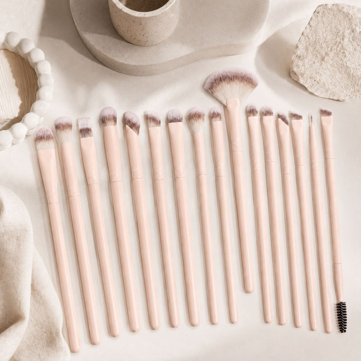 Technique PRO Keen Eyeshadow, Eyebrow & Detailing Sminkborstset - 16 st