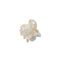 SOHO Hara Mini Hair Claw - Beach från SOHO är en liten, pastellfärgad hårklämma med rundad design och guldfärgat gångjärn för säkert grepp, visad mot en vit bakgrund.