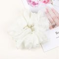 SOHO Keeya Scrunchie – Vit – Håraccessoarer