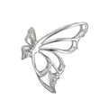 SOHO Nabi Hair Claw i silver från SOHO har en delikat, genombrutet fjärilsdesign med tunna, böjda linjer som bildar vingar och kropp, vackert framhävda mot en vit bakgrund.