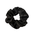 SOHO Satin Scrunchie – Svart – Håraccessoarer