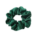 SOHO Satin Scrunchie – Mörkgrön – Håraccessoarer