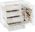 UNIQ Acrylic Jewellery Organiser (SF 1142) har fyra sammetsklädda lådor för ringar och små föremål, plus två örhängeshållare för att hänga smycken. Den har en vit bakgrund och erbjuder tydlig, organiserad förvaring för dina accessoarer.