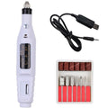 UNIQ Basic 6-in-1 Electric Nail File från UNIQ har en vit handhållen borr, USB-kabel, sex utbytbara bits och sandband i en vit och röd hållare – perfekt för professionell nagelvård hemma.